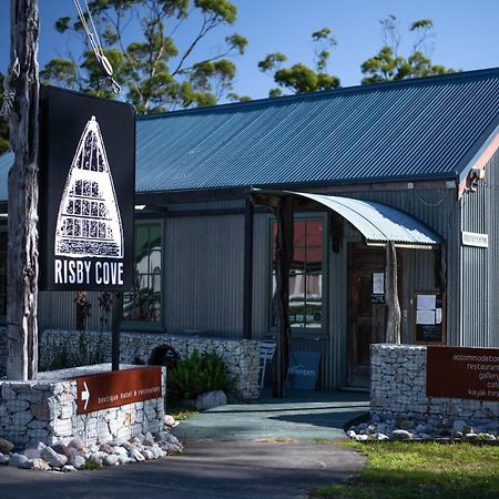 Risby Cove Boutique Hotel Strahan Exterior foto