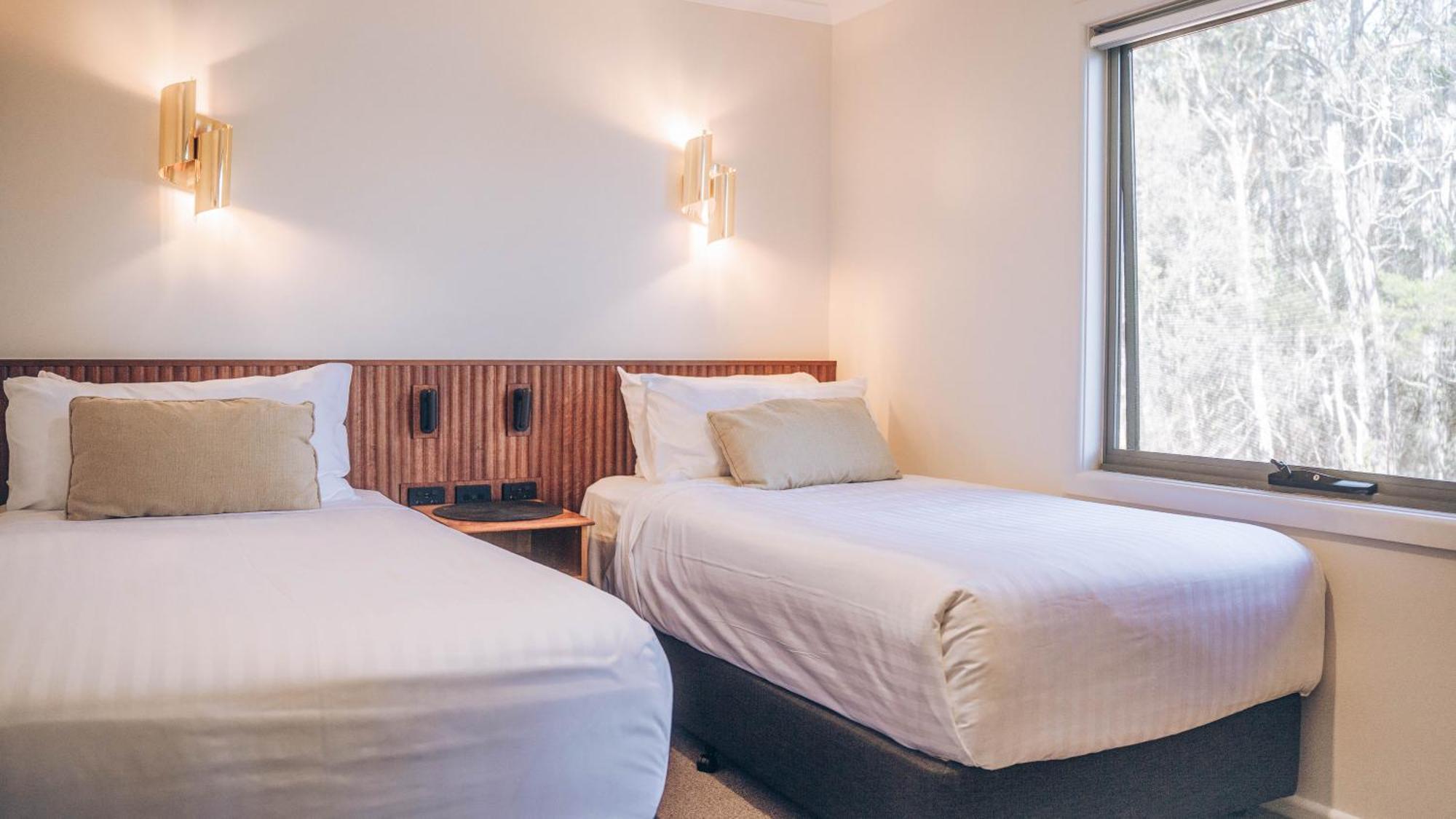 Risby Cove Boutique Hotel Strahan Exterior foto
