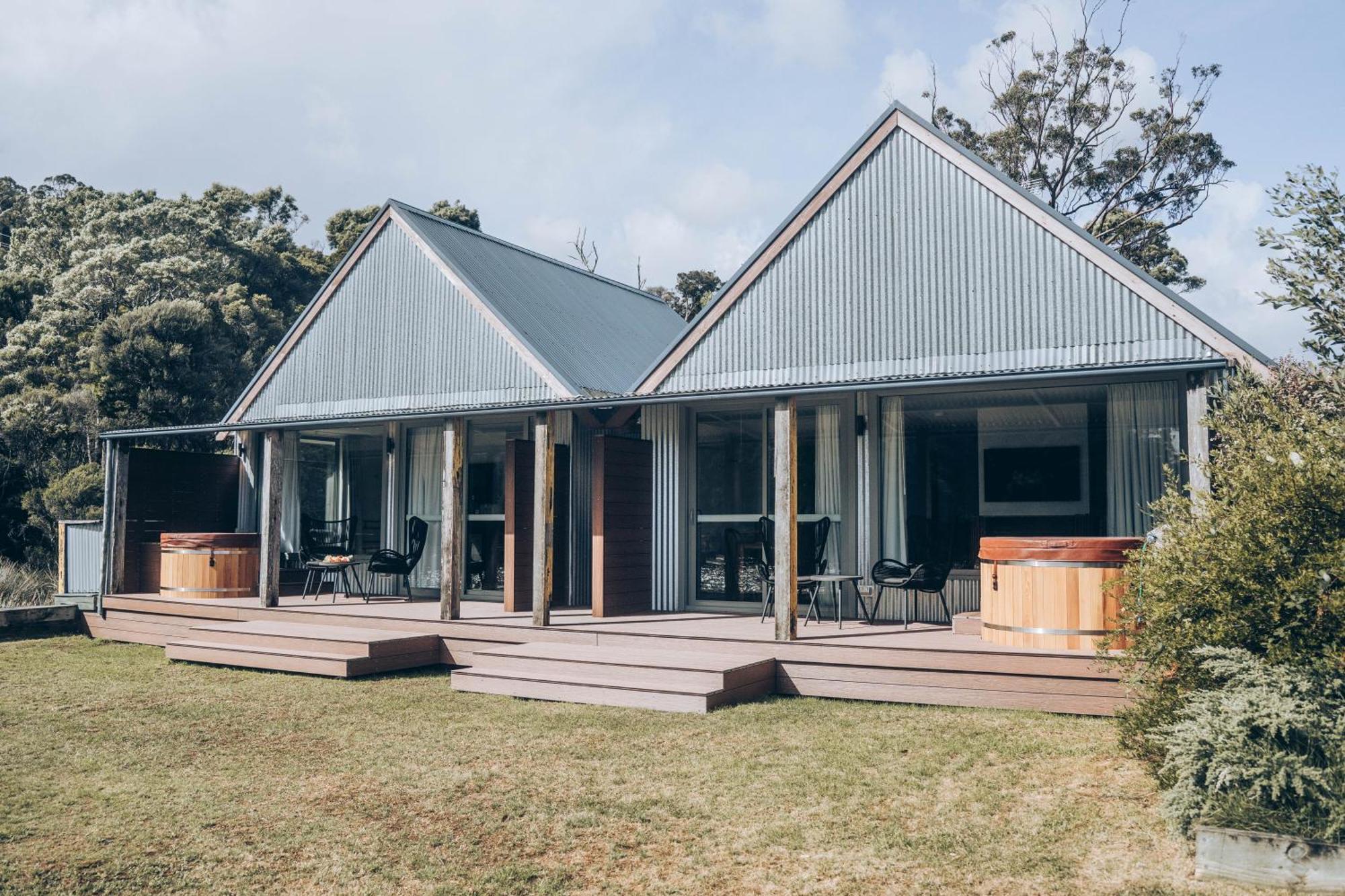 Risby Cove Boutique Hotel Strahan Exterior foto
